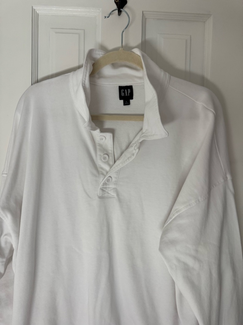 GAP women’s white collared sweatshirt - Picture 2 of 3